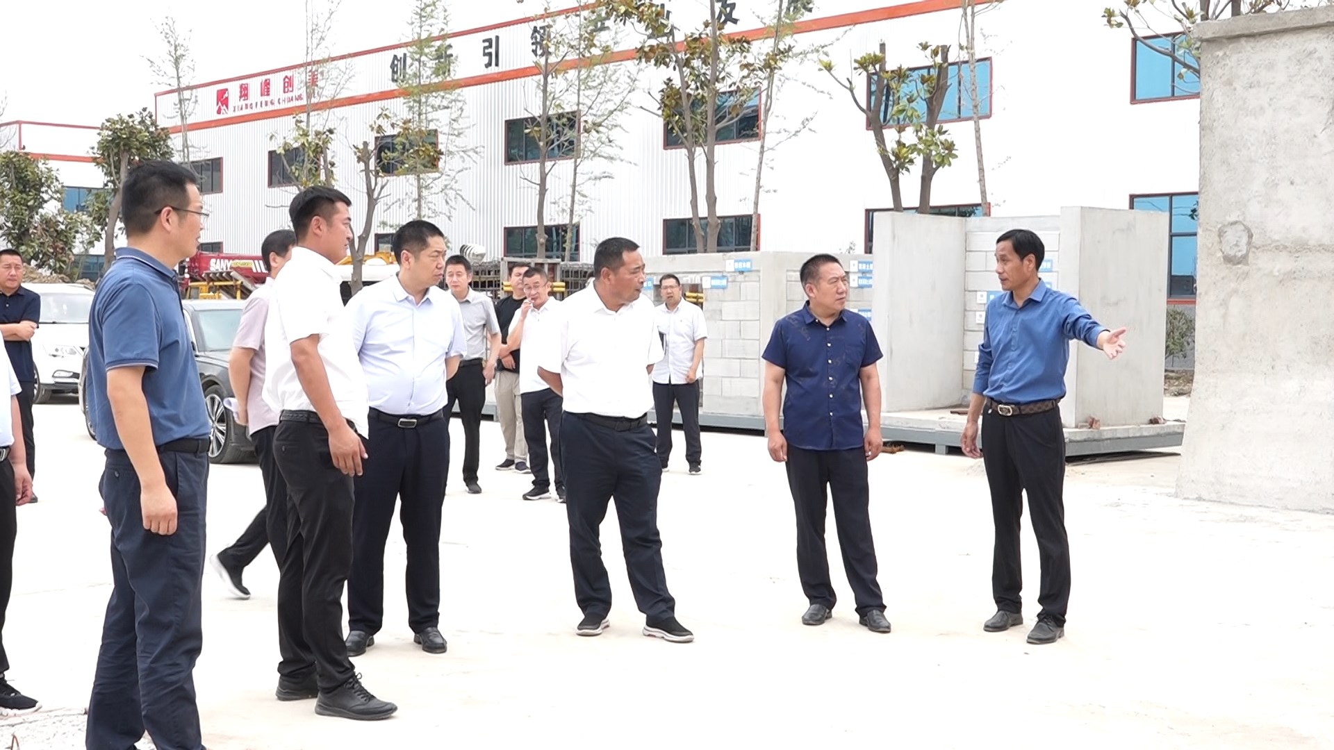 【翔峰新聞】市委書記趙丹 李飛帶隊調(diào)研秣陵鎮(zhèn)翔峰創(chuàng)美生產(chǎn)基地